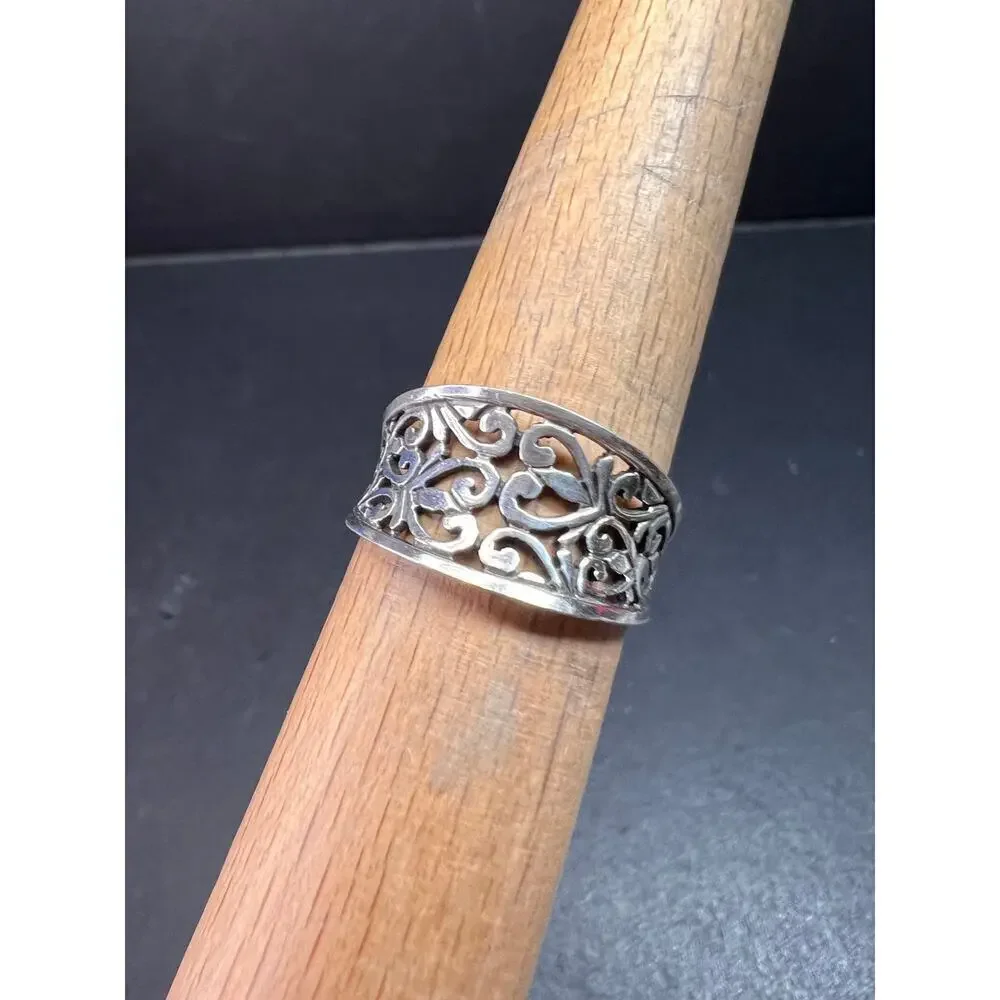 Vintage Sterling Silver Scrolling Delicate Design Ring Size 8
